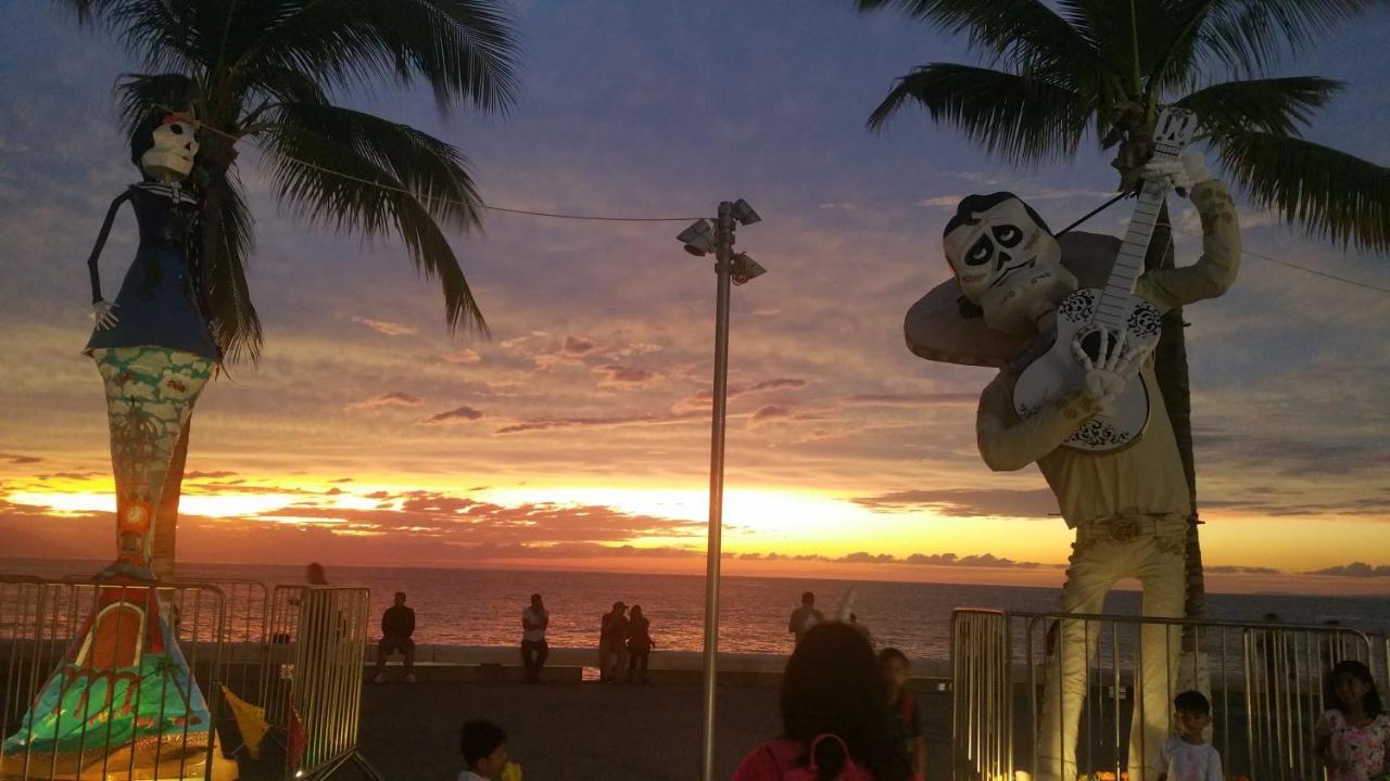 Hostal Enjoy Vallarta 19 Puerto Vallarta Bagian luar foto