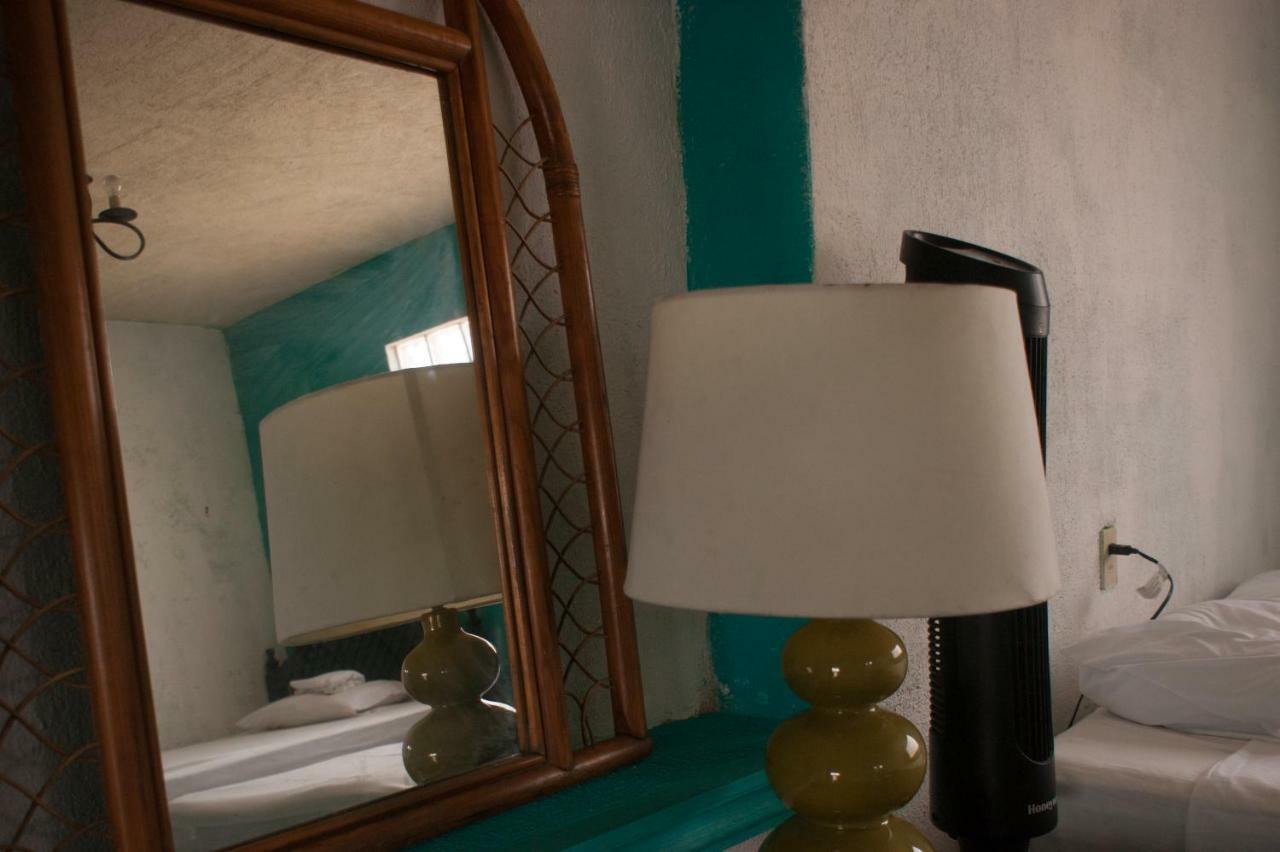 Hostal Enjoy Vallarta 19 Puerto Vallarta Bagian luar foto